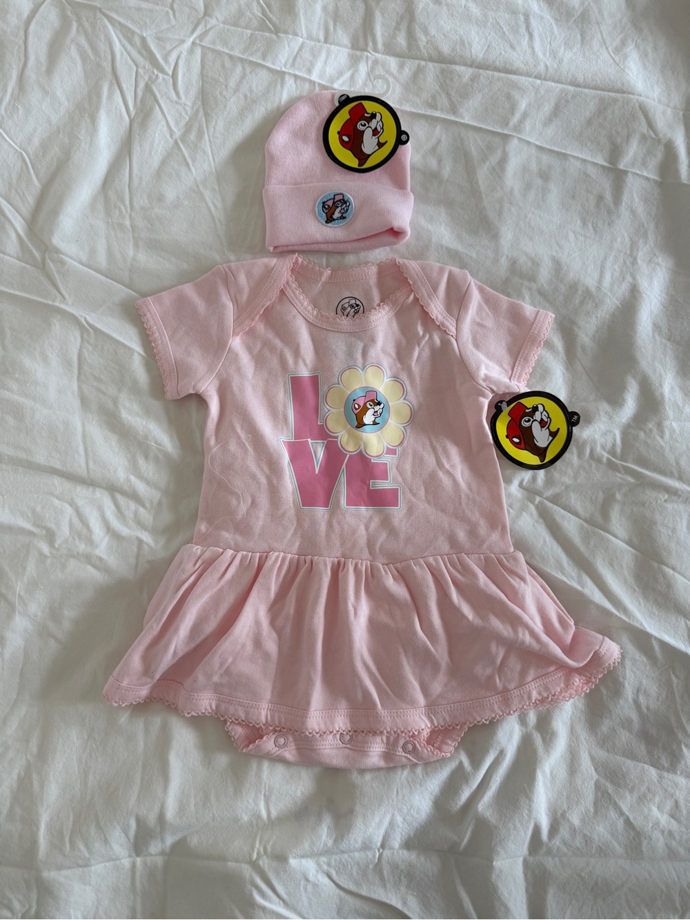 Buc-ee’s NWT onesie and hat set 3 month pink